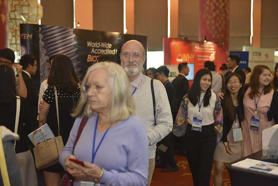 4Dr. Fred Bergmann President of the German society for oral implantology (DGOI) by Dental Chiang Mai